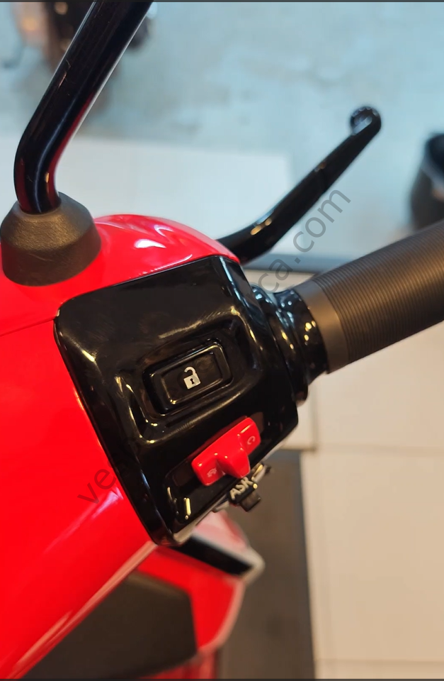 VESPA ANAHTARSIZ ÇANTA KİTİ